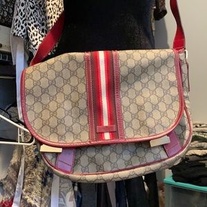 *Authentic* Gucci crossbody messenger bag